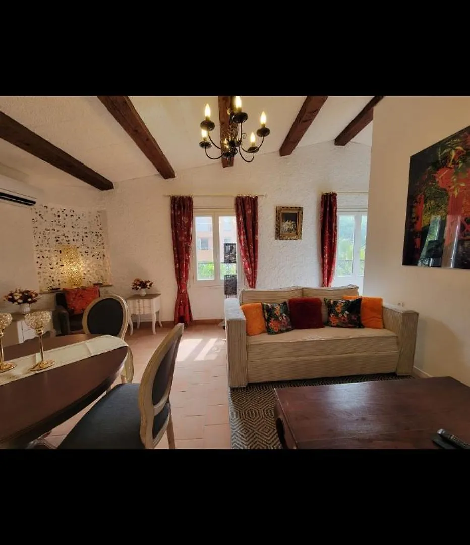 Haut De Villa A 700 Metres De La Plage, Totalement Independant Et Accessible Par Un Escalier Exterieur سانت ماكسيم 0*, سانت ماكسيم فرنسا