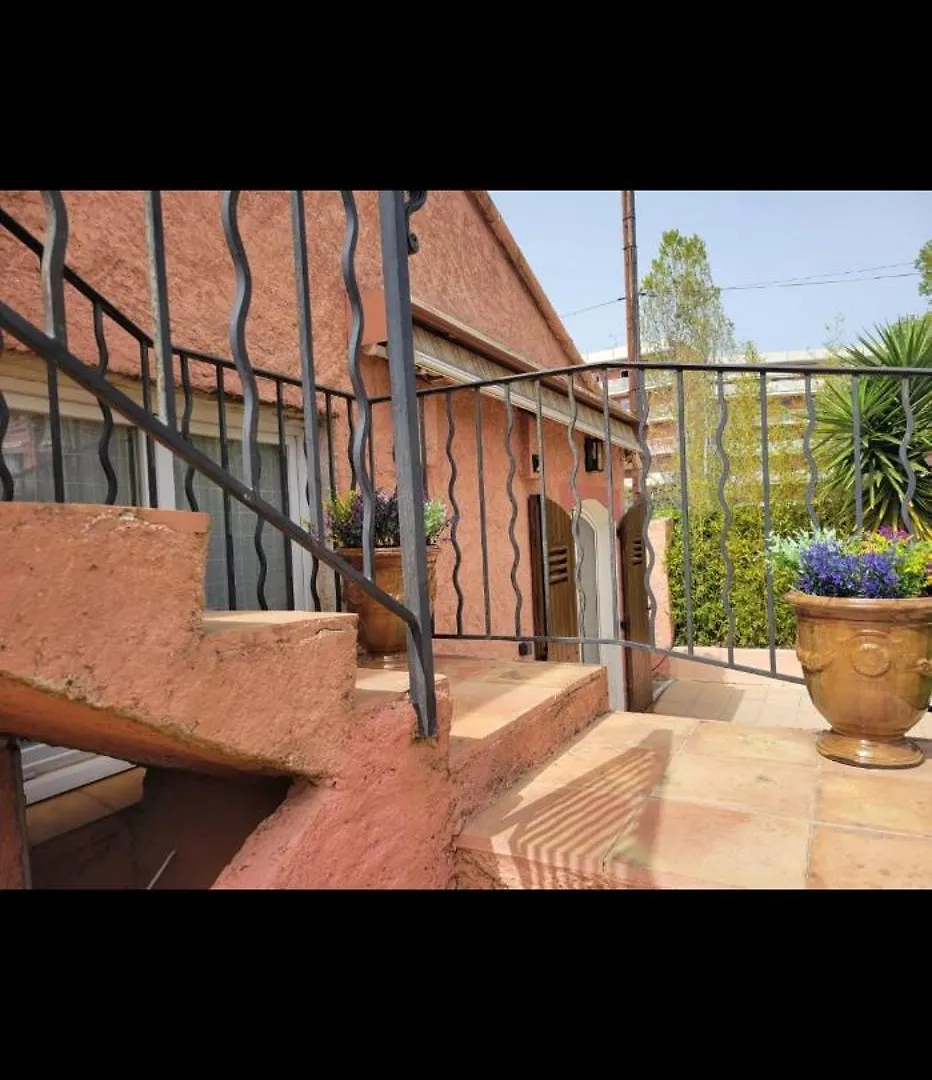 Haut De Villa A 700 Metres De La Plage, Totalement Independant Et Accessible Par Un Escalier Exterieur سانت ماكسيم شقة سانت ماكسيم