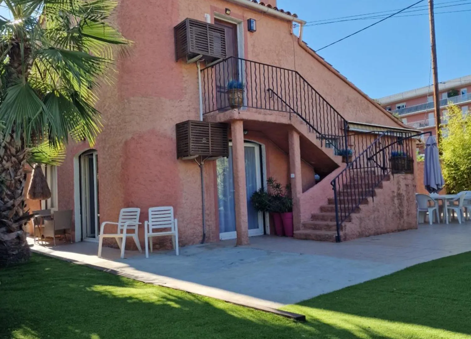Haut De Villa A 700 Metres De La Plage, Totalement Independant Et Accessible Par Un Escalier Exterieur Sainte-Maxime 0*,